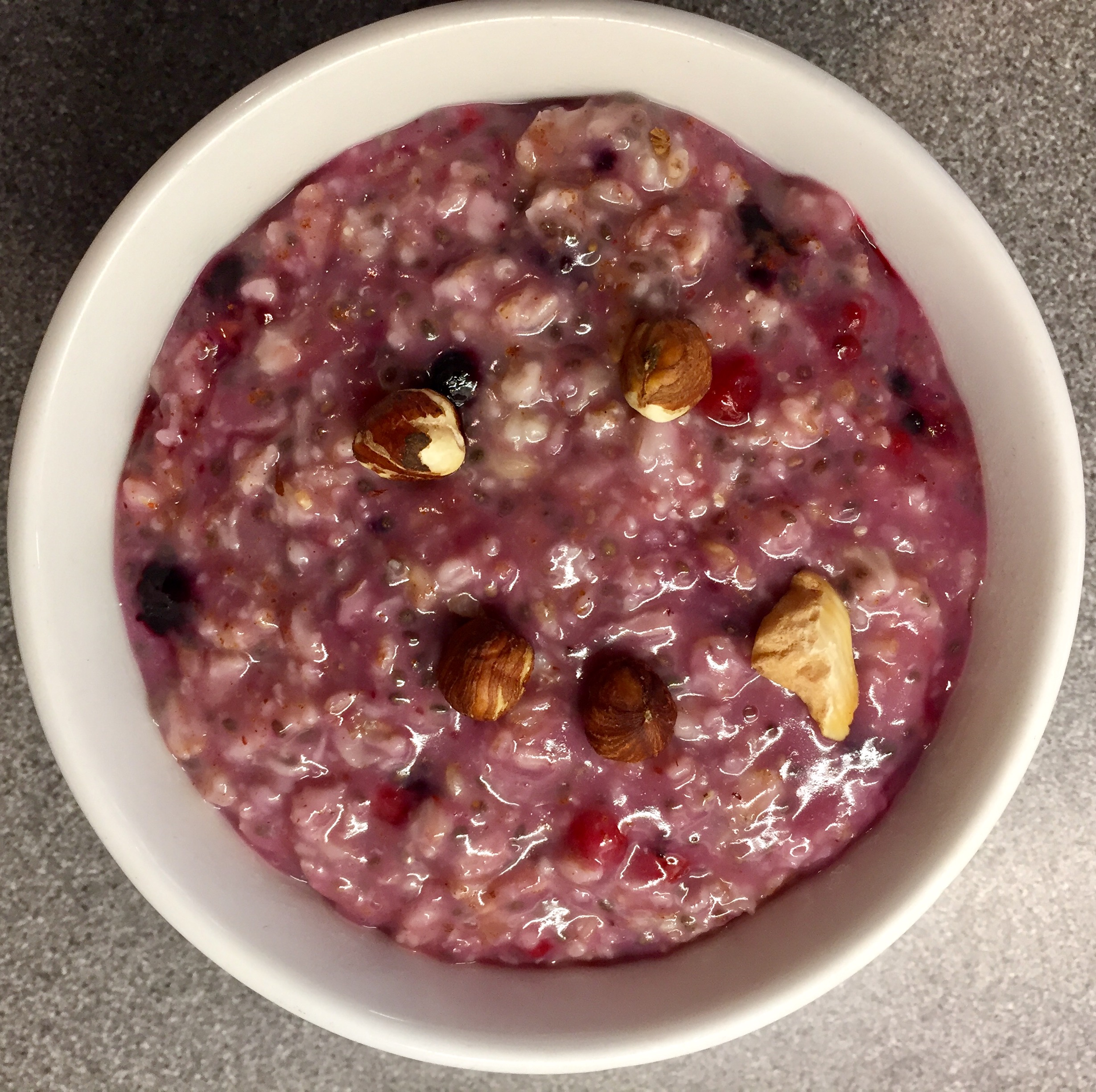 Berry Porridge, Chia seeds & Nuts